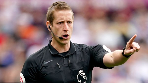 referee